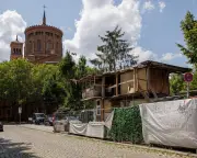 Berlin's 'Treehouse at the Wall' Faces Demolition; Supporters Fight to Save It as Memorial