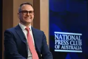 Bragg stands by 180,000 migration target despite Liberal dissent