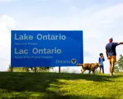 Canada erects Lake Ontario sign as Trump name spat escalates