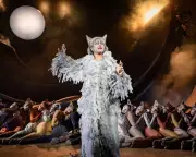 Cats review – jellicle jumble as Lloyd Webber's moggies get the zoomies