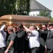 Funeral of UK man shot in US brings London streets to standstill
