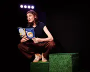 Giraffe Review: Sparkling One-Woman Show on Sociopathy and Connection