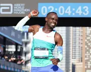 Gobena smashes Sydney Marathon record as Jepchirchir wins women's title