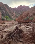 Grand Canyon flash flood kills 2, 15 missing amid climate factors