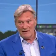 Hoddle: De Zerbi 'dug out' Moore after Spurs' Brentford defeat