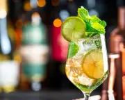Hugo spritz overtakes Aperol in UK searches, 20 recipes to try