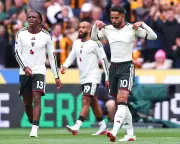 Hull exploit set-piece and back-five flaws as Man United attack worries