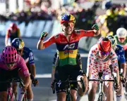 Le Court wins Tour de France Femmes stage six after dramatic comeback