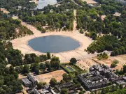 London Heatwave: 14 Photos Show Parks Turned Brown