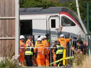 London rail speed limits to cut derailment risk after heat