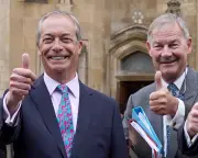 Lowe's olive branch to Farage intensifies pressure on Reform leader