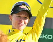 Niewiadoma stuns on Mont Ventoux, takes Tour de France Femmes lead
