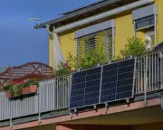 Plug-in solar legalisation could save Australians $370 a year