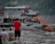 Racist slurs target Australians missing in Nepal floods