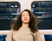 Travel Etiquette Debate: Seat Offers, Sniffing, and Backpacks