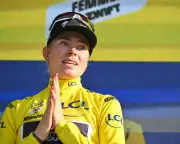 Vollering seizes Tour Femmes yellow with late attack, Niewiadoma fumes