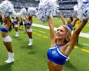 Weekend Photos: Cheerleaders, Robots, and Global Events