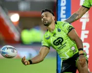 Wigan comeback win at Leigh boosts Super League title charge