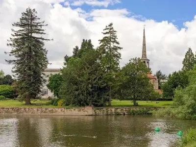 Agatha Christie's Village: 45-Minute London Day Trip with Beach