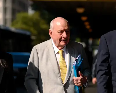 Alan Jones trial: Athlete recounts alleged kiss, 'in disbelief'