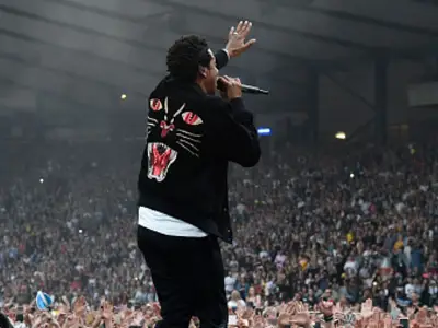Beyoncé dances at Jay-Z's London gig, fans spot her in crowd