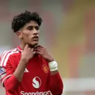 Carrick Urges Care Over Man Utd Teen JJ Gabriel's Future