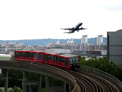 City Airport explores shuttle bus link to Elizabeth line