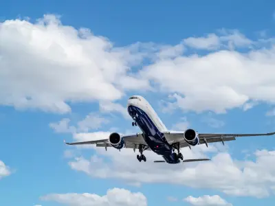 Heathrow third runway would overshoot UK climate targets, report finds