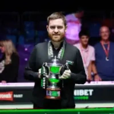 Jak Jones wins British Open, second title of season, with baby due