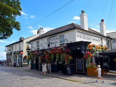 Leigh-on-Sea: Charming Essex Seaside Town 45 Minutes from London