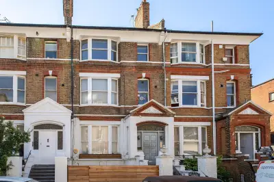 Split-Level Apartment in West Hampstead Listed for £600,000