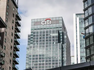 Woman accused of killing banker 'read his texts to other woman' after stabbing