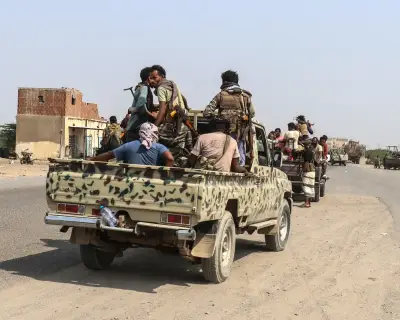 Yemen clashes kill 60 as Houthis push west coast offensive