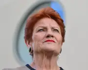Hanson's One Nation reverses gas reservation policy, aligning with Rinehart