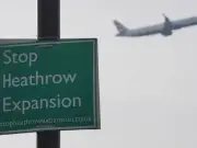 Heathrow third runway: Mayor warns of air quality risk as union cites jobs