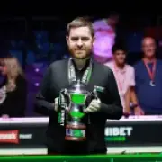 Jak Jones wins British Open, second title of season, with baby due