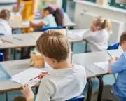 NSW to enforce classroom screen limits from 2028