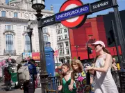 Teddy Swims Stuns London with Surprise Busking Duet with Victor Ray