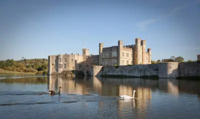 Autumn walk near London with Leeds Castle views and 17th-century pub stop