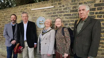 New Andrew Marvell plaque unveiled on Highgate Hill