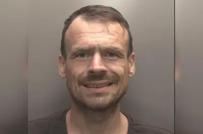 Prisoner Anthony Lloyd on the run after Lewisham medical facility escape