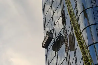 Window cleaners rescued from 15th floor in Southwark by firefighters