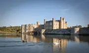 Autumn walk near London with Leeds Castle views and 17th-century pub stop