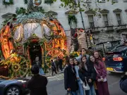 Halloween walking trail through Kensington and Mayfair spooky displays