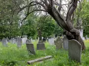 Kensal Green Cemetery: Spooky Victorian Catacombs and Famous Graves